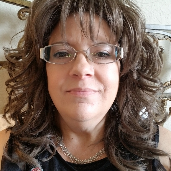 Meet your Posher, Pam - Picture 2 of 2